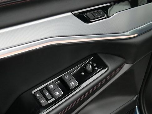 Used 2025 Jeep Wagoneer S Launch Edition image 15