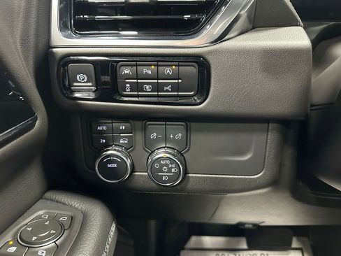 Used 2025 GMC Yukon XL Denali w/ Sun & Power Step Package AWD/4WD image 17
