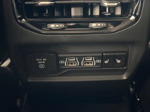 Used 2023 Jeep Grand Cherokee Limited w/ Black Appearance Package AWD/4WD image 45