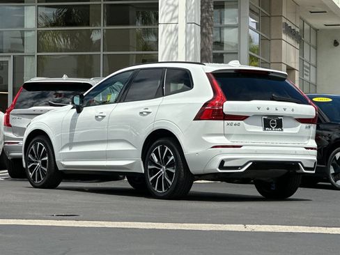 Certified 2025 Volvo XC60 B5 Plus AWD/4WD image 3