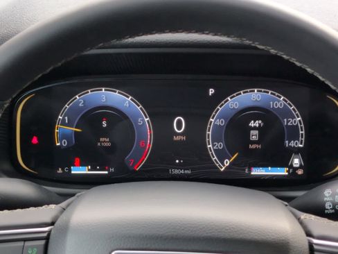 Used 2025 Jeep Wagoneer Series III w/ Premium Group I image 16