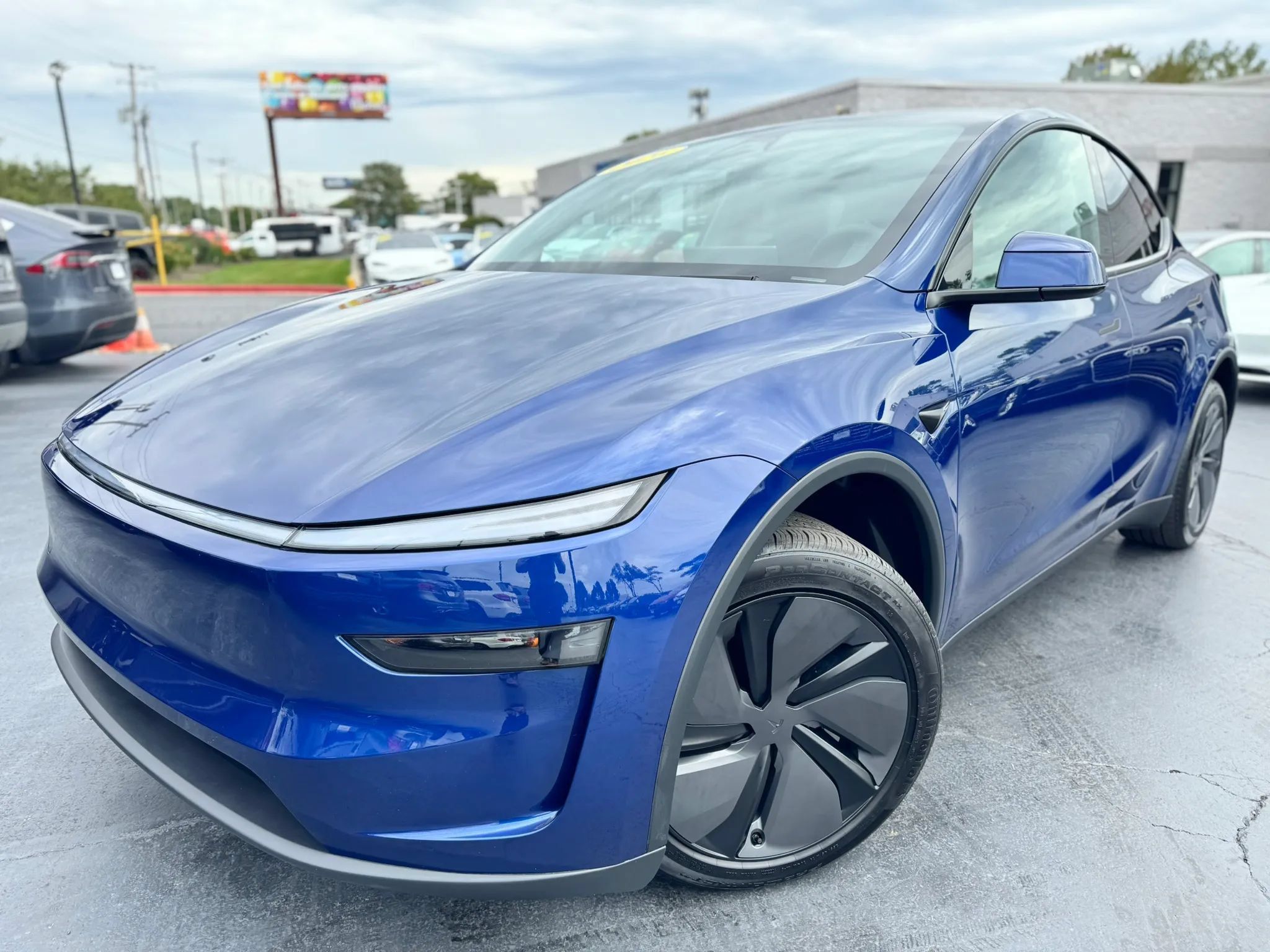 Used 2026 Tesla Model Y Long Range AWD/4WD image 1