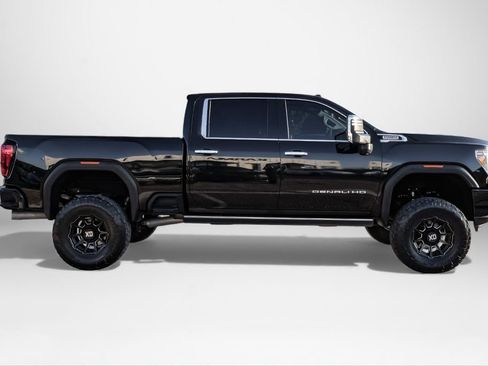 Used 2022 GMC Sierra 3500 Denali w/ Denali Black Diamond Edition image 5