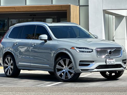 Certified 2025 Volvo XC90 T8 Plus w/ Protection Package Premier AWD/4WD image 2