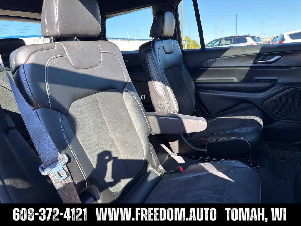 Used 2024 Jeep Grand Cherokee L Altitude AWD/4WD image 38
