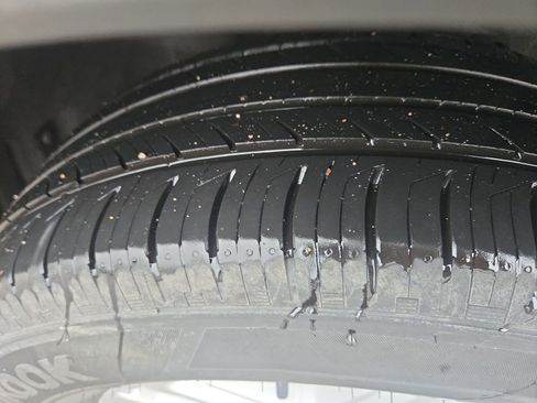 Used 2025 Ford Explorer Active image 30