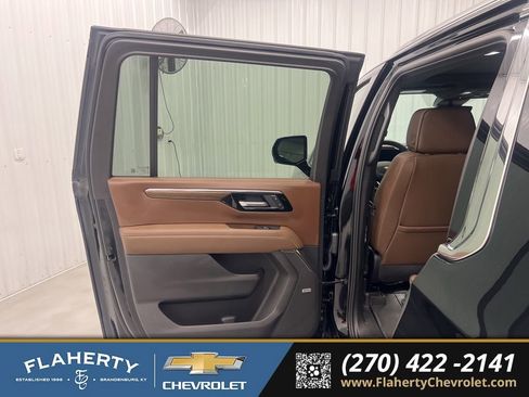 Used 2025 Chevrolet Suburban High Country image 10