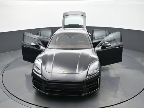 Certified 2025 Porsche Panamera 4 AWD/4WD image 32