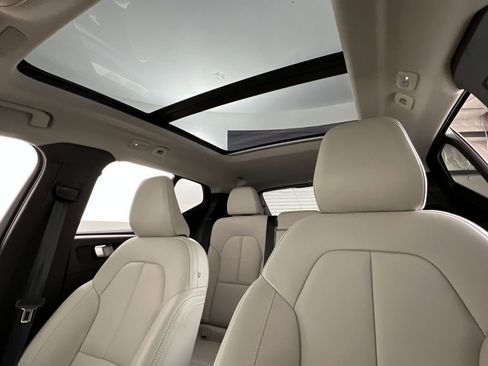 Used 2024 Volvo XC40 B5 Plus image 16