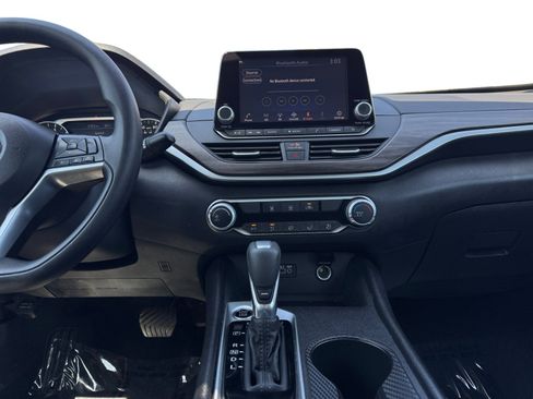 Used 2025 Nissan Altima 2.5 SV FWD image 11