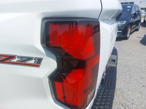 Used 2025 Chevrolet Colorado Z71 w/ Technology Package AWD/4WD image 33