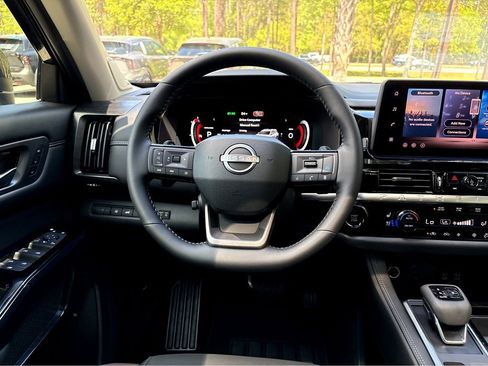 New 2026 Nissan Pathfinder Platinum image 13