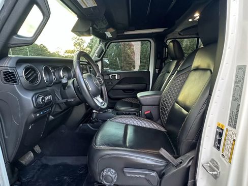Used 2021 Jeep Wrangler Unlimited Sahara image 9
