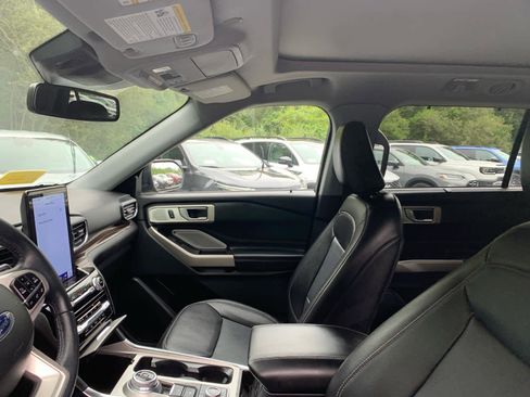 Used 2022 Ford Explorer Limited w/ Limited Technology Package image 13