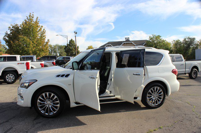 Used 2017 INFINITI QX80 4WD w/ Deluxe Technology Package image 9