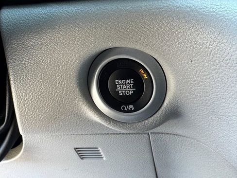 Used 2024 Chrysler Pacifica Touring-L image 20