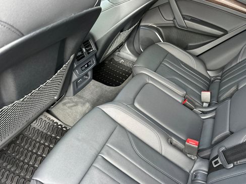 Used 2025 Audi Q5 2.0T Premium image 11