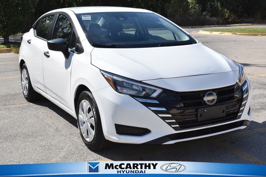Used 2025 Nissan Versa S FWD image 1
