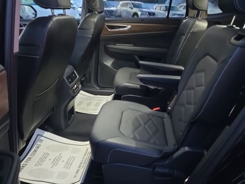 Used 2024 Volkswagen Atlas SE image 20
