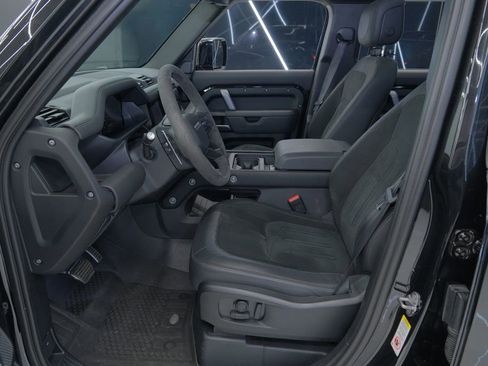 Used 2023 Land Rover Defender 110 V8 image 22