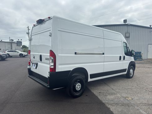 Used 2025 RAM ProMaster 2500 w/ Convenience Group FWD image 3