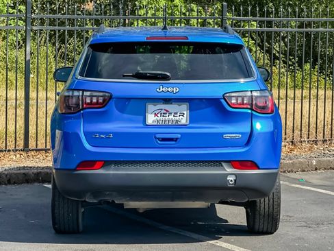 Used 2024 Jeep Compass Latitude AWD/4WD image 5