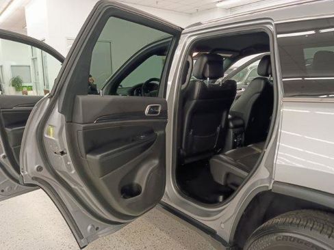 Used 2019 Jeep Grand Cherokee Limited AWD/4WD image 9