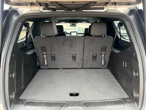 Used 2024 Chevrolet Suburban LT image 23