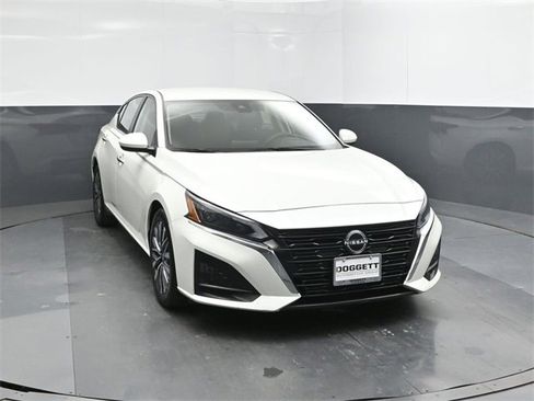 Certified 2023 Nissan Altima 2.5 SV image 22