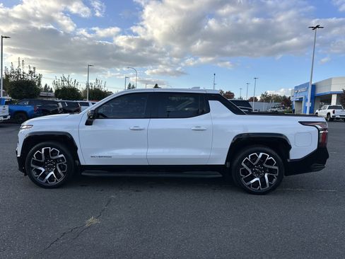 Used 2024 Chevrolet Silverado EV RST image 2