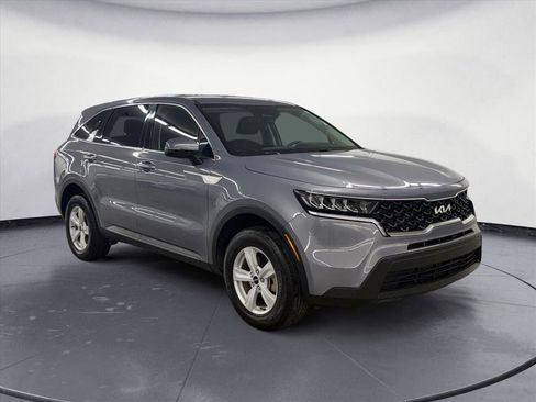Used 2023 Kia Sorento LX image 8
