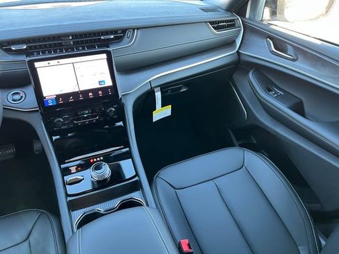 New 2025 Jeep Grand Cherokee Limited w/ Black Appearance Package image 35