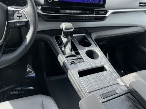 Used 2025 Toyota Sienna XLE w/ XLE Plus Package AWD/4WD image 22