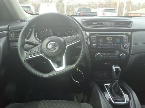 Used 2018 Nissan Rogue S image 16