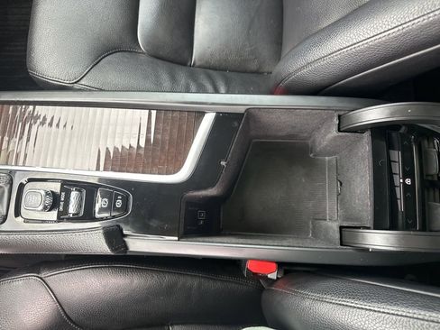 Used 2018 Volvo XC90 T6 Momentum w/ Convenience Package image 18