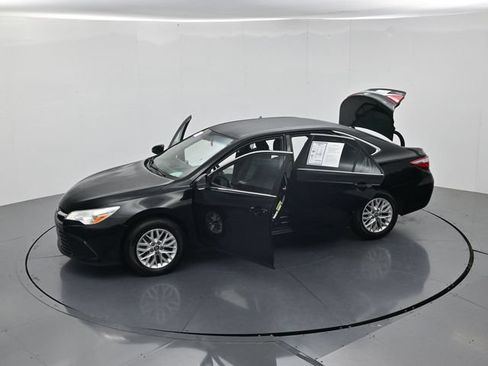 Used 2017 Toyota Camry LE FWD image 48