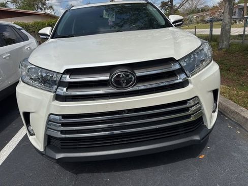 Used 2018 Toyota Highlander Limited Platinum FWD image 1