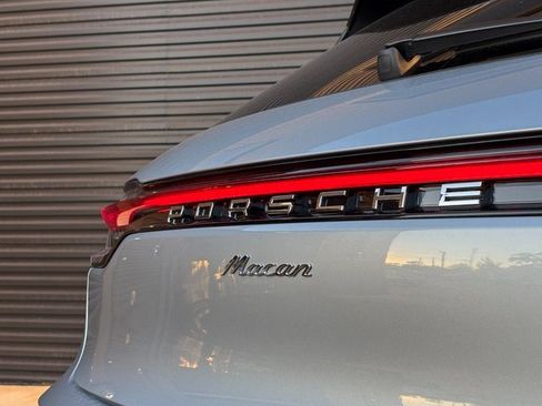 Certified 2025 Porsche Macan image 27