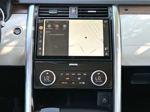Used 2023 Land Rover Discovery S image 26