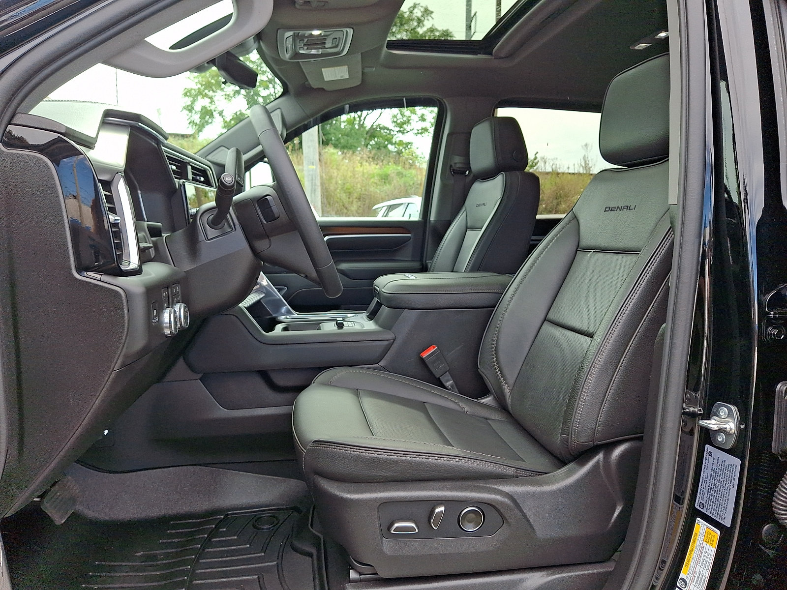 Certified 2026 GMC Sierra 3500 Denali w/ Denali Reserve Package AWD/4WD image 15