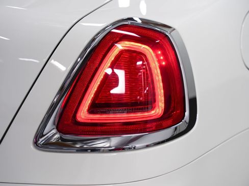 Used 2017 Rolls-Royce Dawn RWD image 19