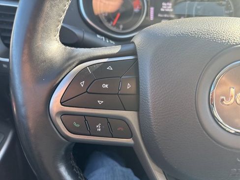 Used 2021 Jeep Cherokee Latitude Plus image 34