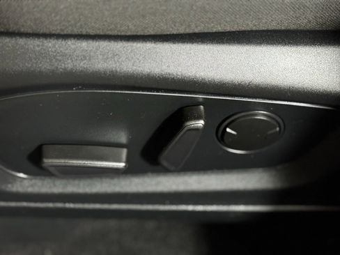 Used 2023 Ford Explorer XLT image 17