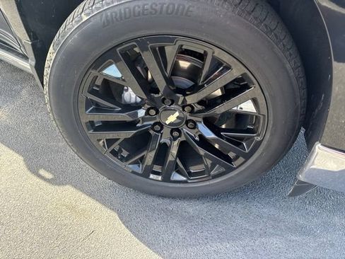 Used 2023 Chevrolet Silverado 1500 LTZ w/ Technology Package AWD/4WD image 4