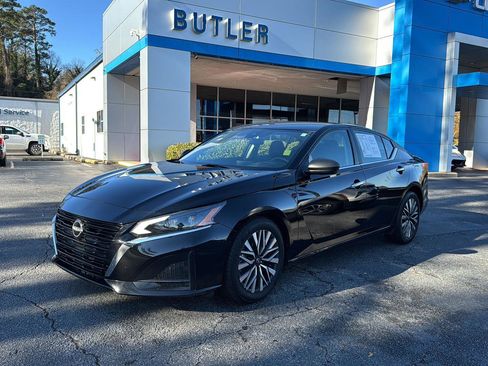 Used 2024 Nissan Altima 2.5 SV image 1