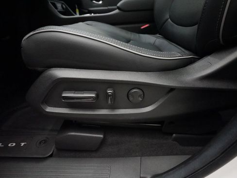 Certified 2025 Honda Pilot Elite image 31