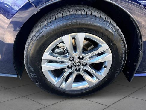 Used 2025 Toyota Sienna XLE w/ XLE Plus Package image 11