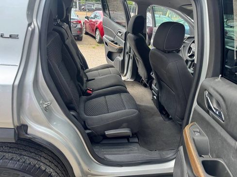 Used 2017 GMC Acadia SLE image 17