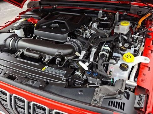 Certified 2025 Jeep Wrangler Sahara 4xe image 33