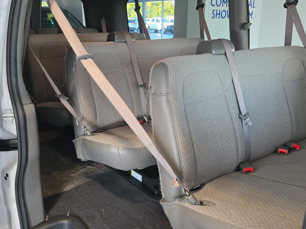 Used 2025 Chevrolet Express 3500 LT w/ LT Preferred Equipment Group RWD image 8